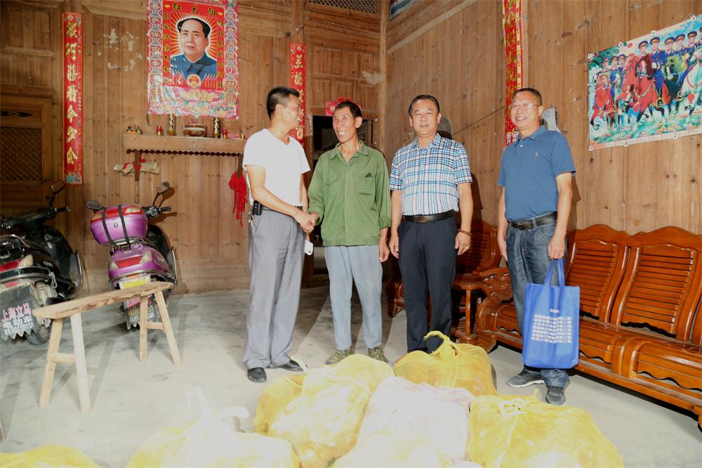 福建易順建筑工程有限公司“互動(dòng)聯(lián)動(dòng)、掛鉤幫扶”招沙甲村貧困戶(hù)捐贈(zèng)儀式