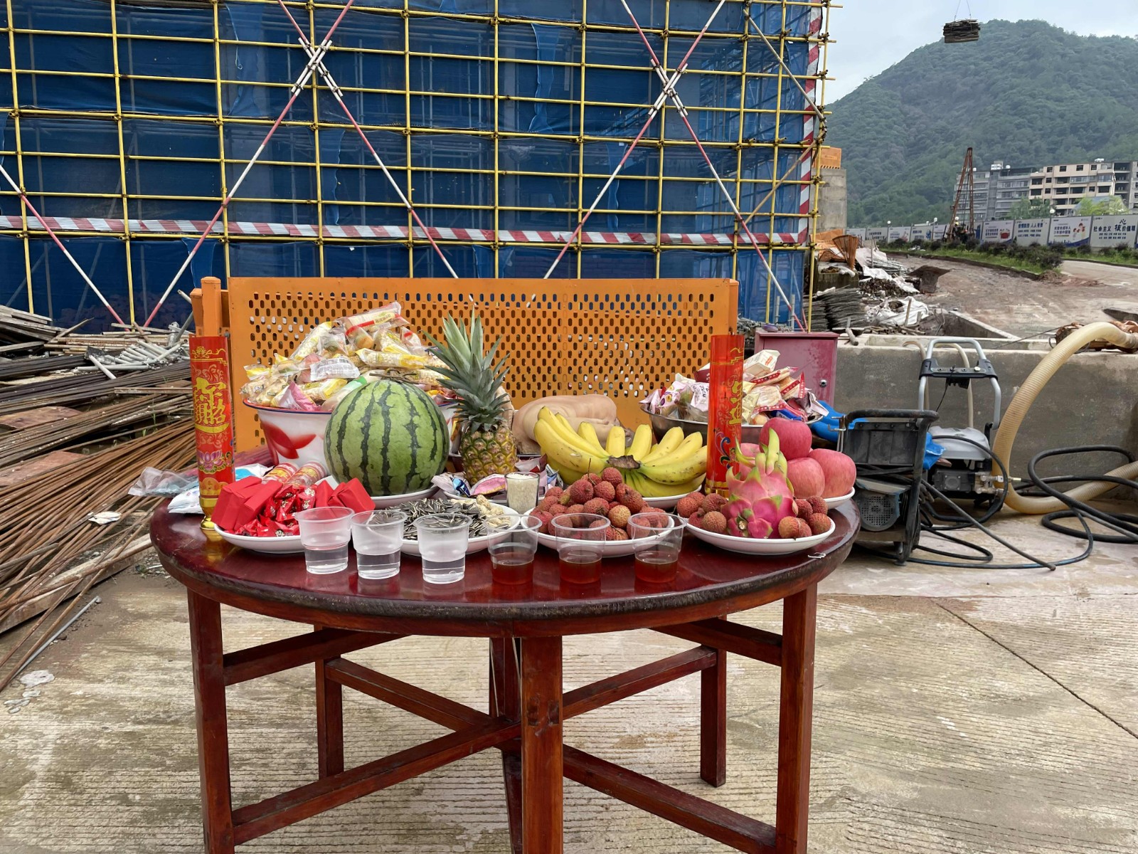 易順建工集團有限公司承建的福建松溪經濟開發(fā)區(qū)東園新型紡織專業(yè)園標準化廠房項目一期工程順利封頂！