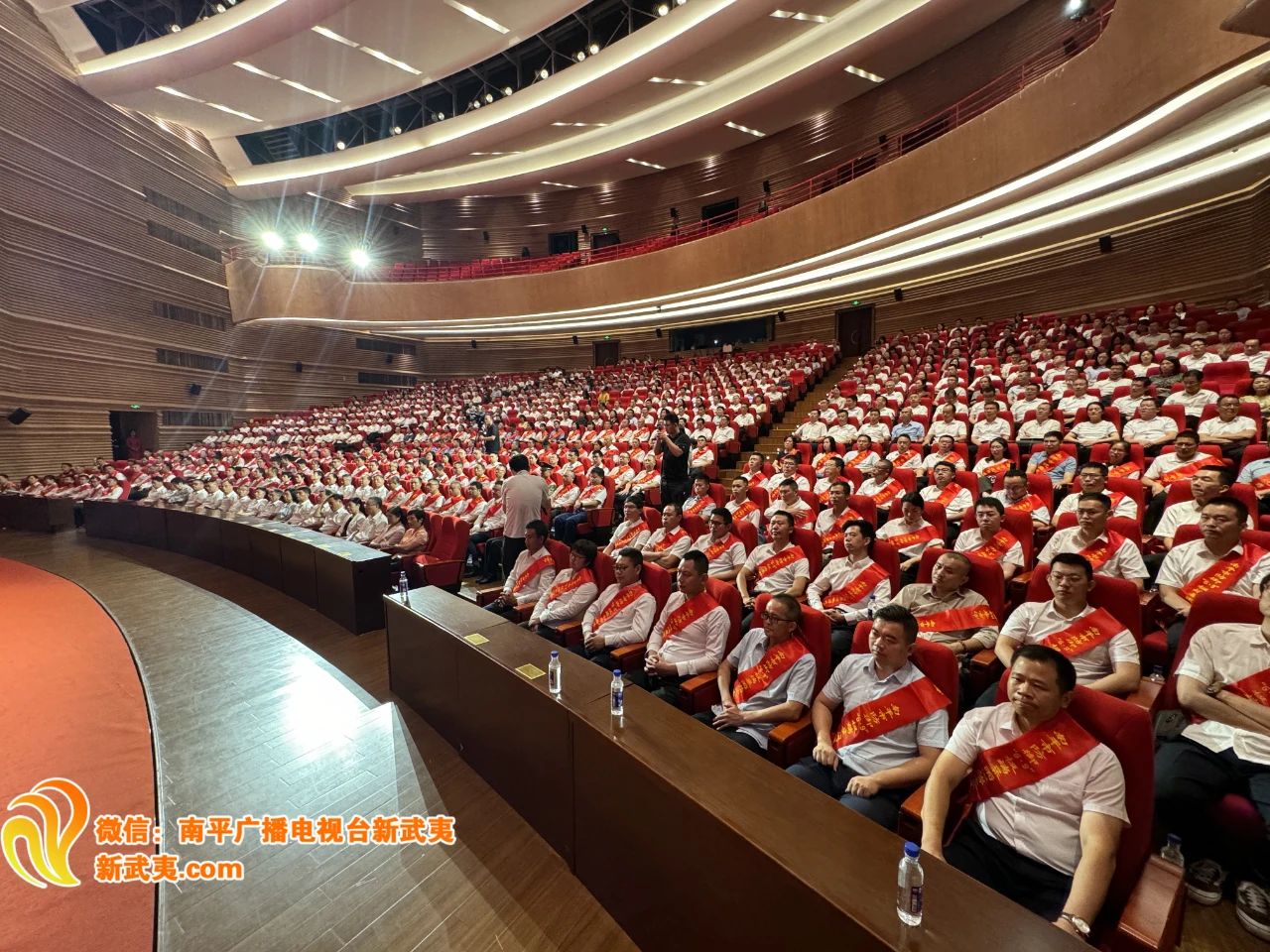 喜報(bào)！易順建工集團(tuán)有限公司總經(jīng)理李晉恒榮獲南平市防御“6·9”極端暴雨洪澇災(zāi)害優(yōu)秀個(gè)人稱號(hào)